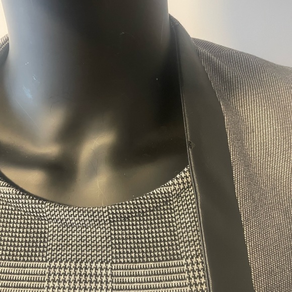 Grey blazer with faux leather trim by Forever 21 - Picture 4 of 8